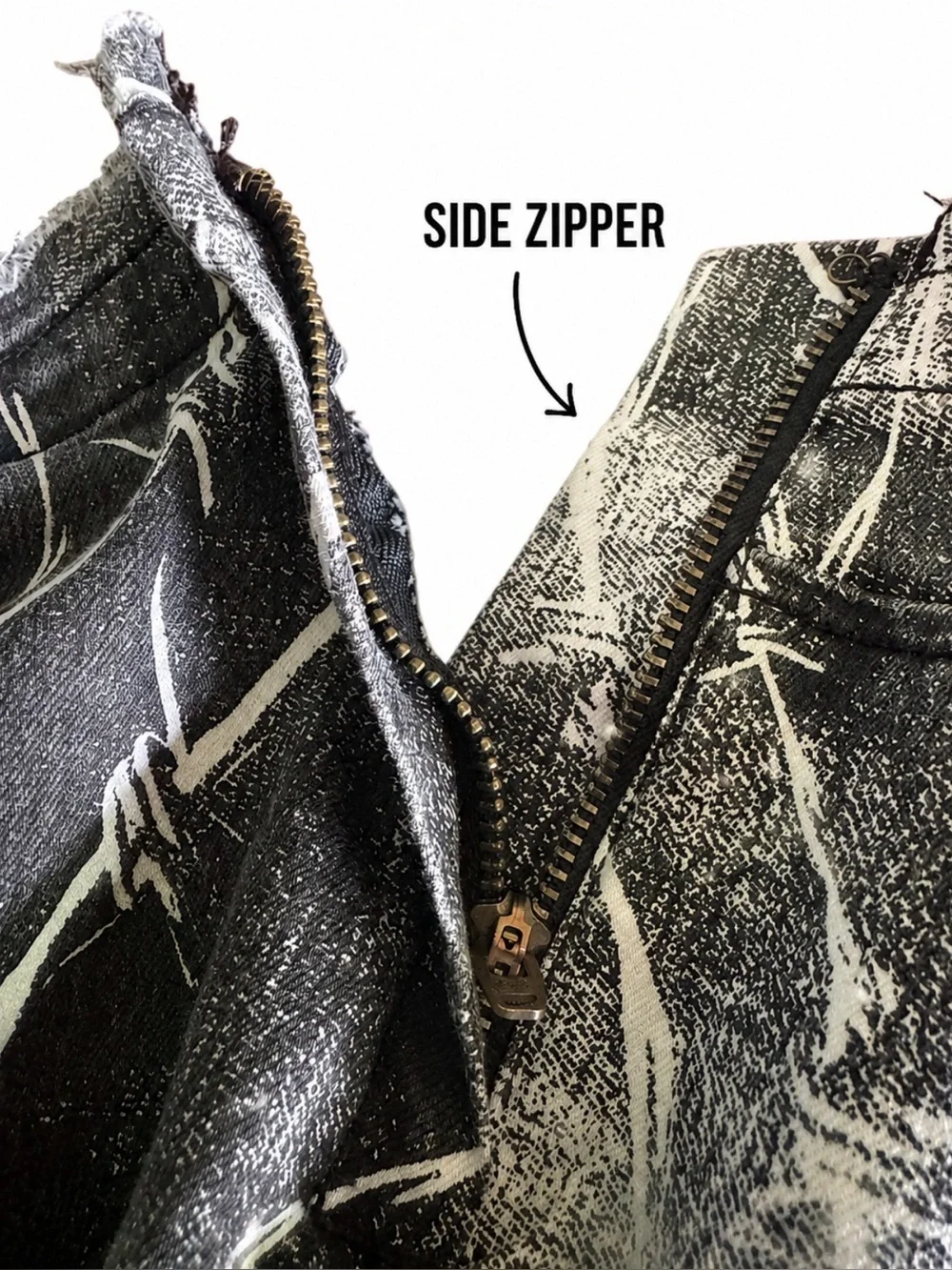 Urban Outfitters BDG Ruched Dipped V Flare Barbed Wire Print Y2K Grunge Jeans 28 - Picture 6 of 8